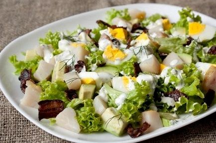 Salată cu cod fiert cu cartofi și rețetă de ceapă cu o fotografie