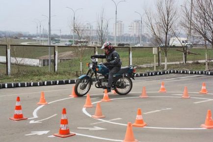 Cât de mult și cum să luați drepturile la motocicletă răspunde la toate întrebările