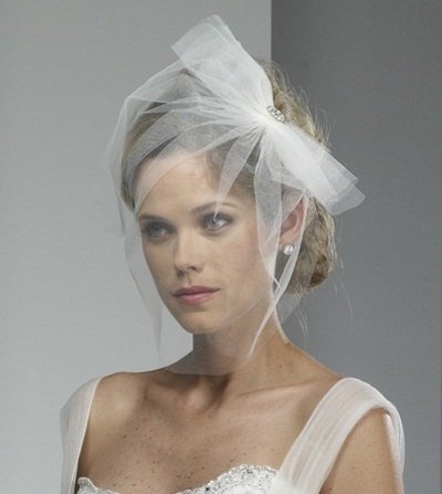 Весільні середні зачіски з короткою фатою фото образи