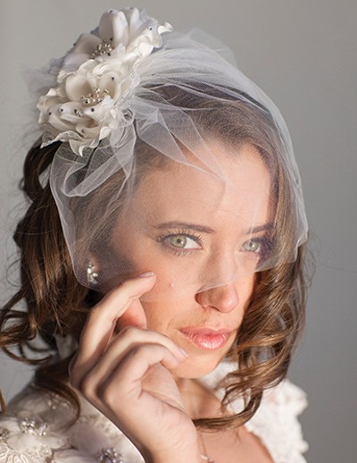 Весільні середні зачіски з короткою фатою фото образи