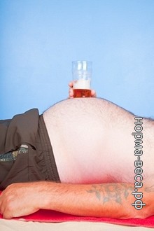 Bea bere și excesul de greutate