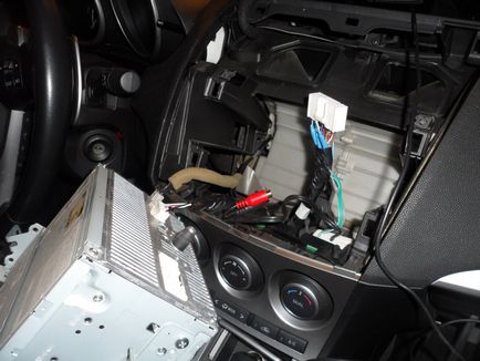 Instalarea, conectarea amplificatorului și a unui subwoofer la receptorul original mazda 3