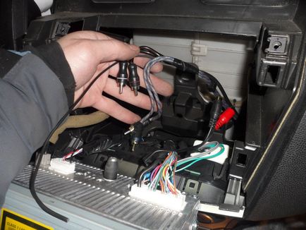 Instalarea, conectarea amplificatorului și a unui subwoofer la receptorul original mazda 3