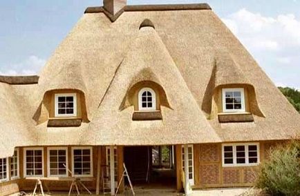 Variante ale materialului pentru acoperișul modelului de acoperire a casei și mostre de material de acoperire cu fotografie și