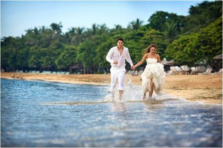 Вибираємо сукню для весілля на пляжі