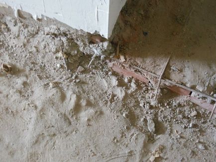 Önterülő padló egy tégla ház (a ház) Önterülő padló egy tégla ház