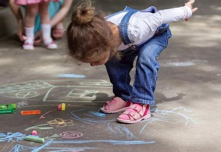 Замість пісочниці топ-3 розвиваючих ігор під час прогулянки