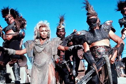 A visszatérése „Mad Max” Max útmutató a világegyetem „üldöző”, hogy a kutya (MAD) A visszatérése „Mad Max” Max útmutató a világegyetem „üldöző”, hogy a kutya