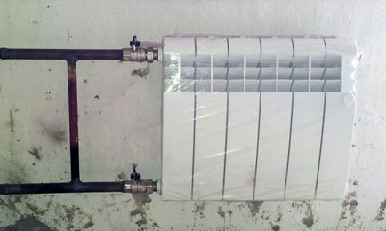Un radiator rece de dedesubt și un manual video la înălțime la instalare, de ce în