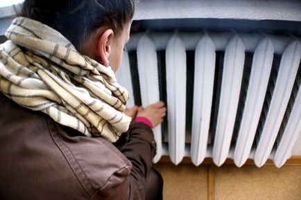 Un radiator rece de dedesubt și un manual video la înălțime la instalare, de ce în