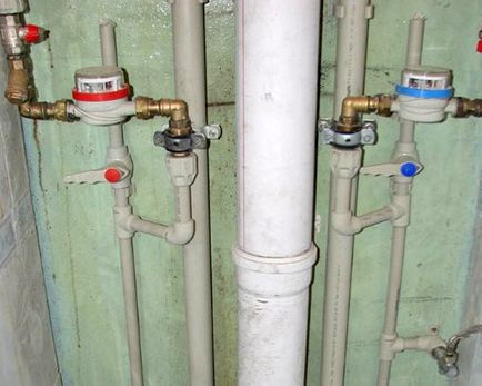 Înlocuirea țevilor în baie ca schimbarea coloanelor și cablurilor, repararea și proiectarea băii