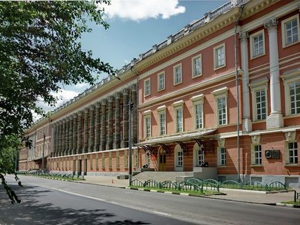 10 садиб і палаців москви