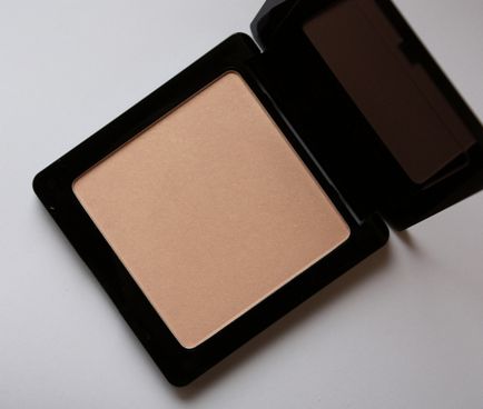 Catrice prime and fine highlighting powder