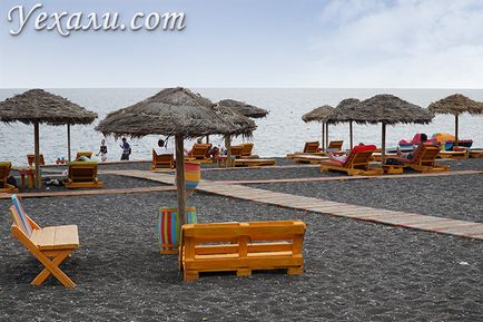 Plajele negre din Santorini, care sunt potrivite pentru tine