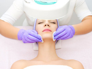 Mi szalicilsav hámlasztás arcon javallatok és ellenjavallatok, az eredmények és értékelések cosmetologists (bizonyság) Mi szalicilsav hámlasztás arcon javallatok és ellenjavallatok, eredmények és vélemények kozmetikusok