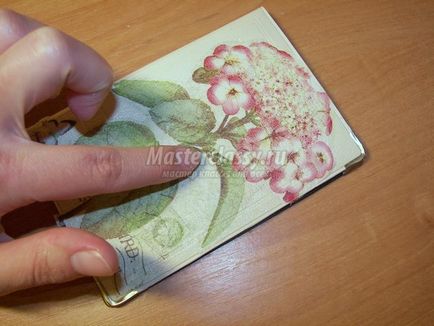 Декоруємо обкладинку для паспорта в техніці декупаж