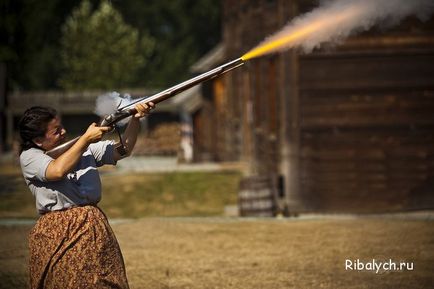 Дівчата зі зброєю