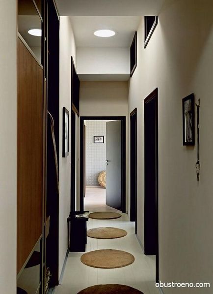 Proiectarea unui apartament într-un apartament cu panouri interioare de o bucătărie, coridor, camera de zi și alte camere