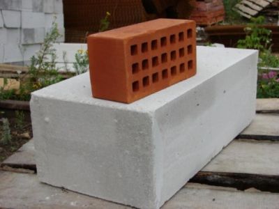 Casa de cărămidă sau beton gazos - pe care să o construiți