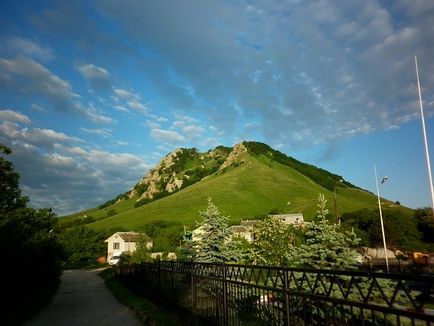 Obiective turistice din munții apei minerale, monumente, muzee