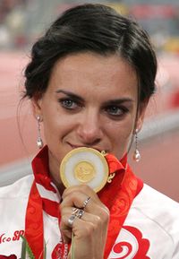 Олена Ісінбаєва, легка атлетика
