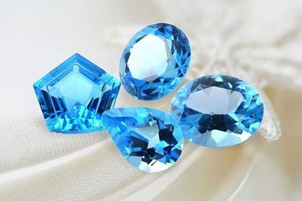 Proprietăți de topaz albastru și caracteristici ale pietrei