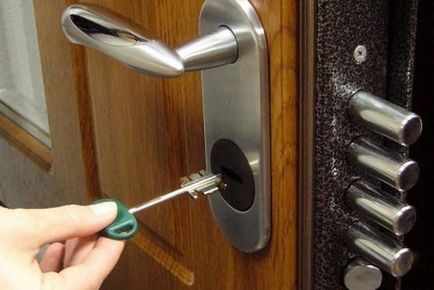Instrucțiuni privind introducerea unei încuietori în ușa de intrare sau interior