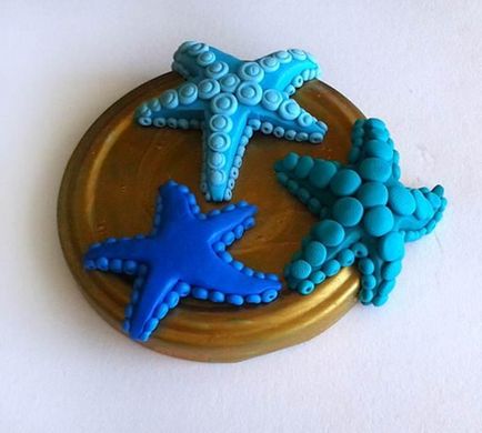 Як виготовити декоративну баночку, прикрашену фігурками з полімерної глини у вигляді морських зірок