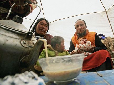 Як проходить «небесне поховання» в Тибеті - новини в фотографіях