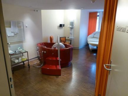 Як виглядає пологовий зал в швейцарських клініках, приветик