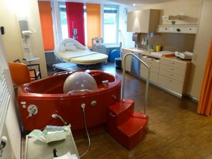 Як виглядає пологовий зал в швейцарських клініках, приветик