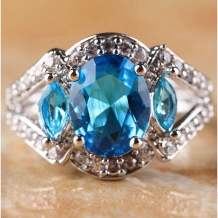Topaz kő tulajdonságait, mind az ékszerek (Topaz) Topaz kő tulajdonságait, mind az ékszerek