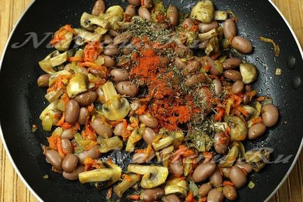 Червона квасоля тушкована з грибами і овочами, рецепт