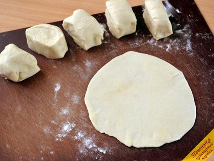 Kutaby azerbajdzsáni vékony pogácsákat (Step recept képekkel)