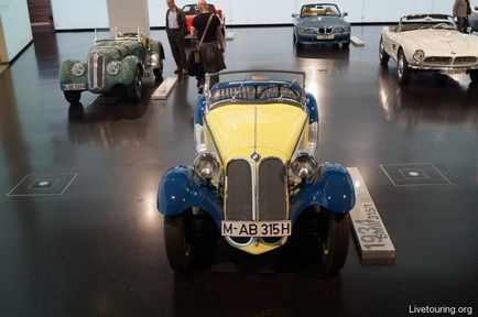 Музей бмв (bmw museum) в Мюнхені германію