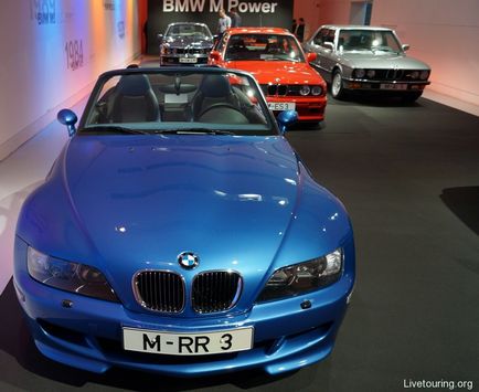 Музей бмв (bmw museum) в Мюнхені германію