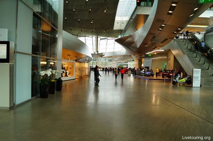 Музей бмв (bmw museum) в Мюнхені германію