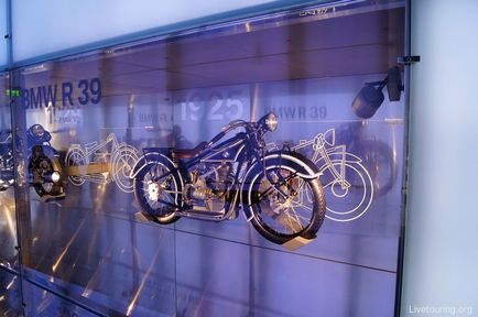 Музей бмв (bmw museum) в Мюнхені германію