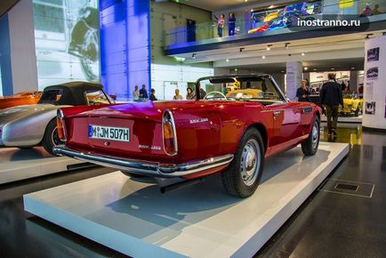 BMW Museum, München (eléri Orly repülőtér) BMW Museum, München