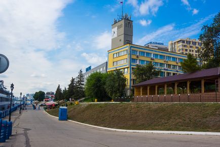 Traversarea Saratovului - o fotografie a cheiului astronauților din Saratov