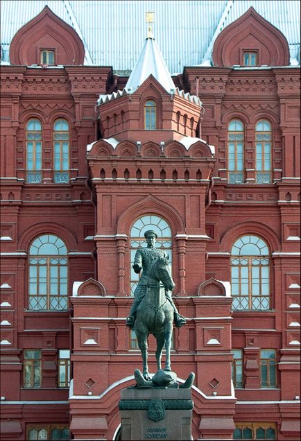 Пам'ятник маршалу Жукову в москві