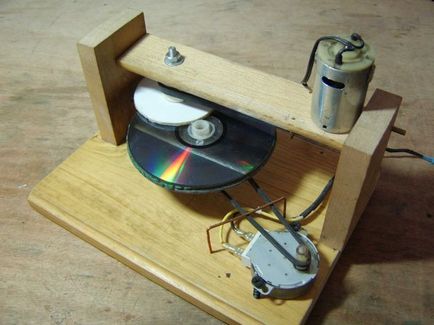Mașină de polizat pentru cd-discuri