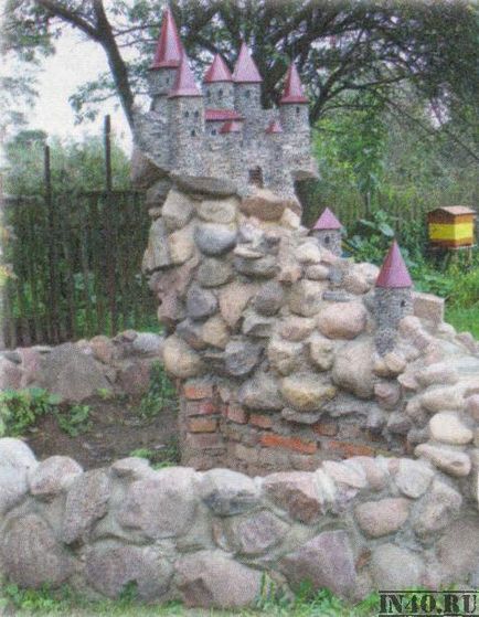 Побудувати дитячий замок з каменю у себе у дворі для дітей