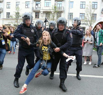 Protestul de la Moscova a reținut sute de oameni, noi știri