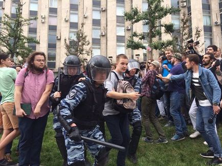 Протест от стотици хора са били задържани в Москва, нов новини