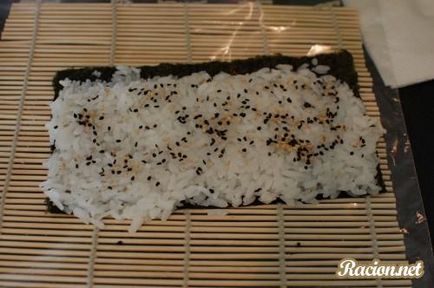 Рецепт гострий суші ролл з тунцем в домашніх умовах
