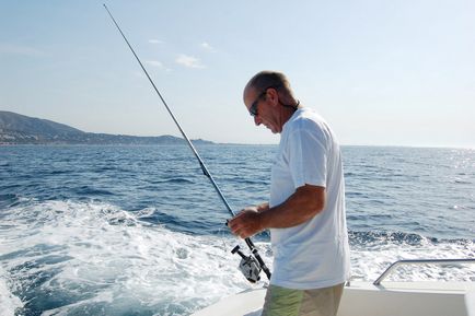 Horgászat egy jacht a földközi-tengeri