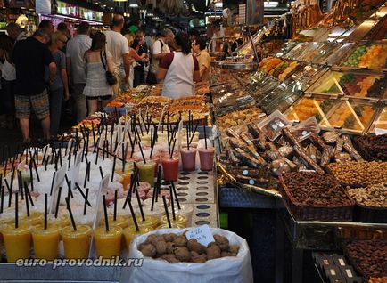 Ринок Бокерія в Барселоні продуктове достаток або екскурсійний об'єкт