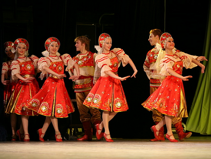 Dans rusesc cu pritopom și caracteristicile sale, ruși - ansamblu de dans rusesc