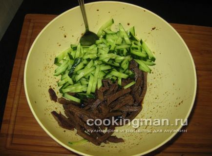 Salată de salată cu castraveți - gătit pentru bărbați